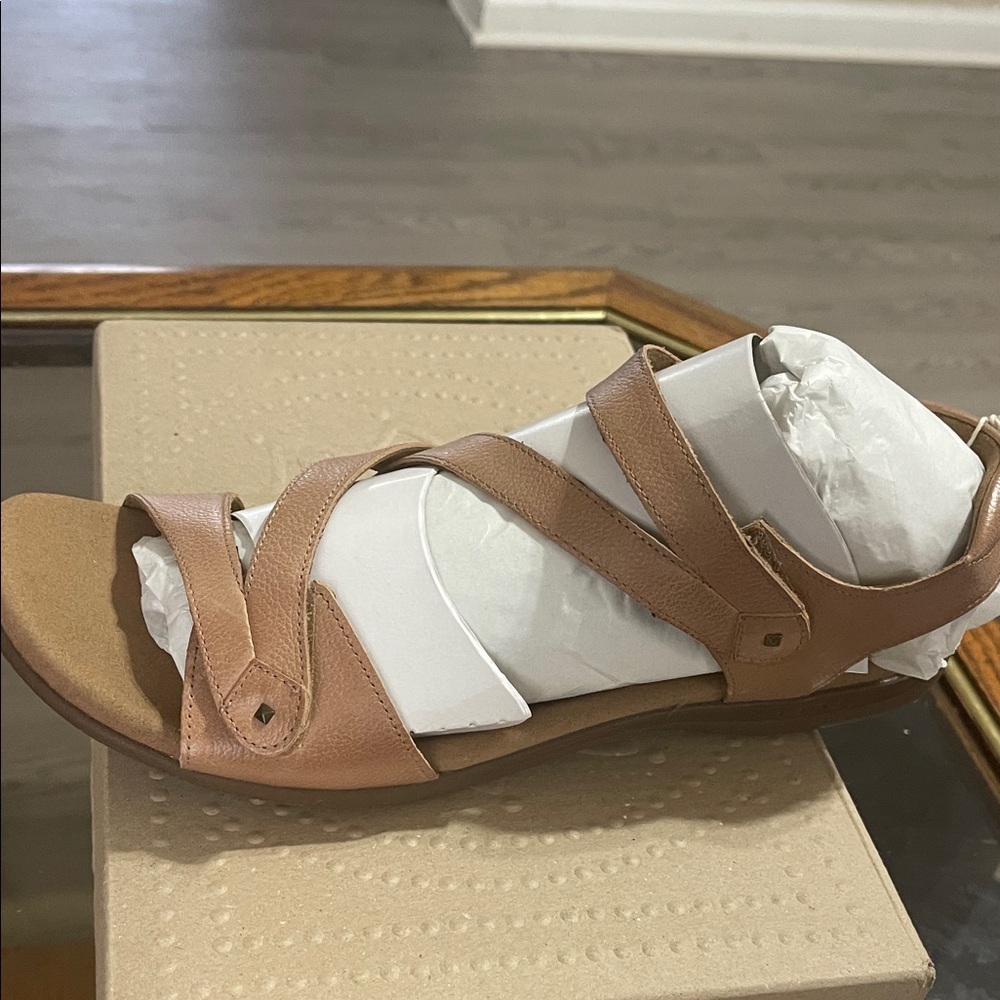 Taos Footwear Women's Sandals in Tan and Cream - Picture 3 of 9